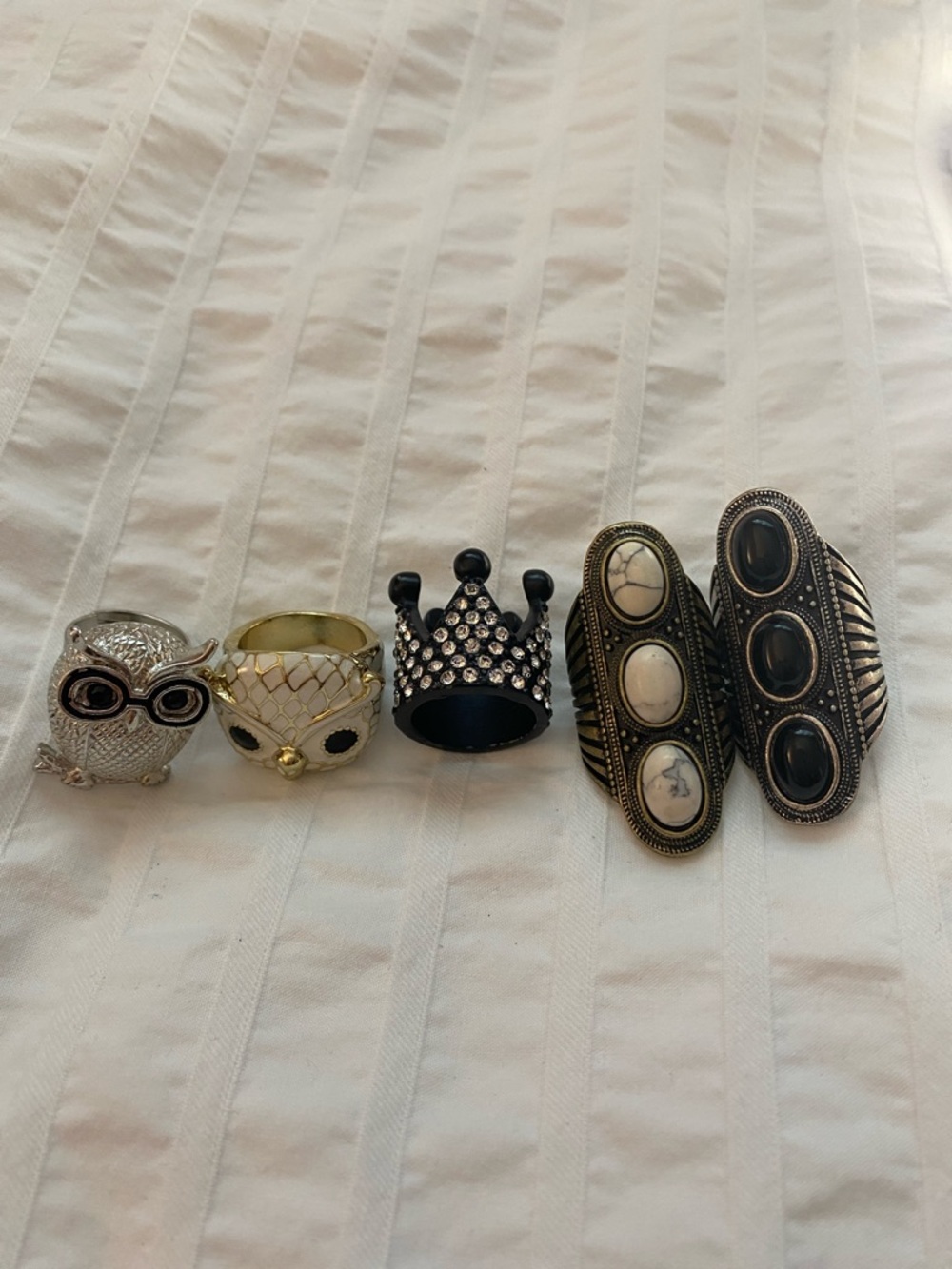 Lot: Rings